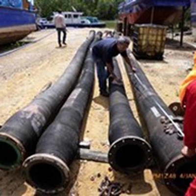 Zaawansowana technologia wykorzystuje węże zwiększające wydajność i bezpieczeństwo operacji na morzu