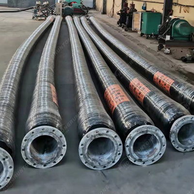 Zaawansowana technologia wykorzystuje węże zwiększające wydajność i bezpieczeństwo operacji na morzu