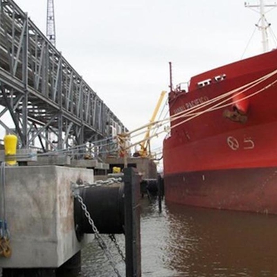 Bezpieczeństwo morskie Natural OEM Cylindrical Rubber Fender Dock For Vessel Protection