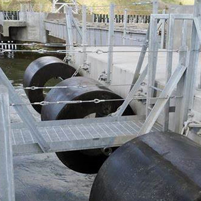Cylindryczne Fenders Marine Sprzęt ochronny morski Affordable Fenders For Dock Operation