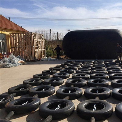 Jumbo Fender zapewnia poduszanie podczas kotwiczenia i zmniejsza hałas podczas uderzenia