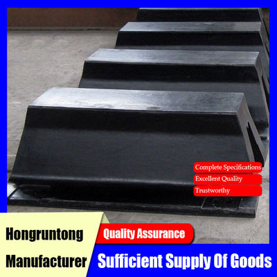 Odbojnica morska w kształcie litery V, wydajna absorpcja uderzeń, lekka konstrukcja, bezobsługowa