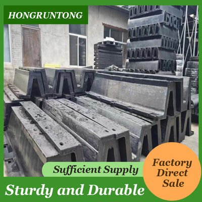 Wyróżnienie siły w gumowym fendrze z łukiem